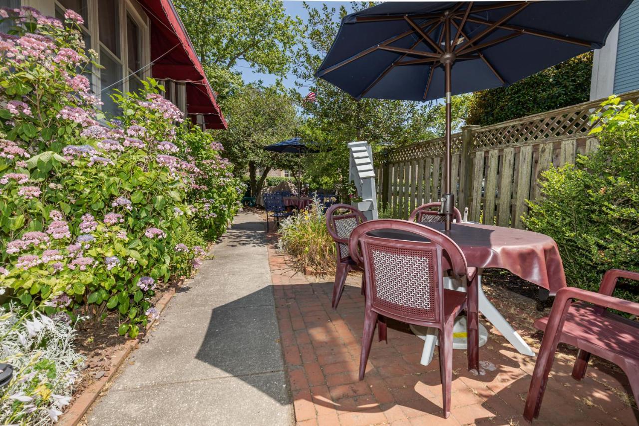 Antoinette'S Apartments & Suites Cape May Exterior photo