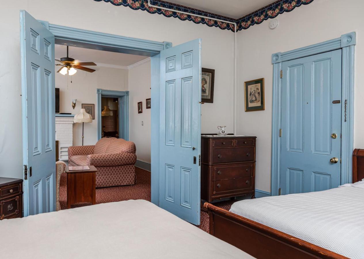 Antoinette'S Apartments & Suites Cape May Exterior photo