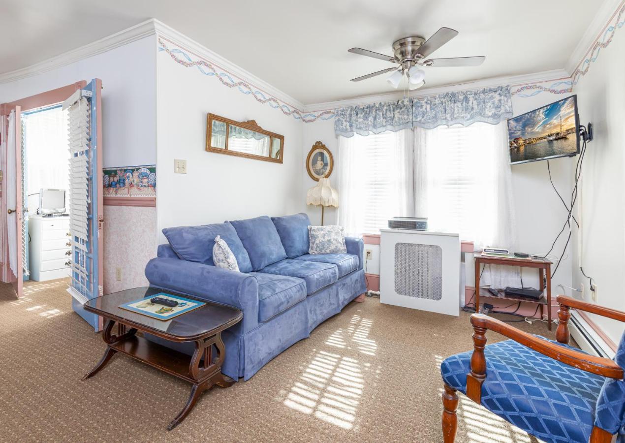 Antoinette'S Apartments & Suites Cape May Exterior photo