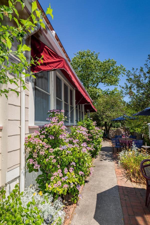 Antoinette'S Apartments & Suites Cape May Exterior photo